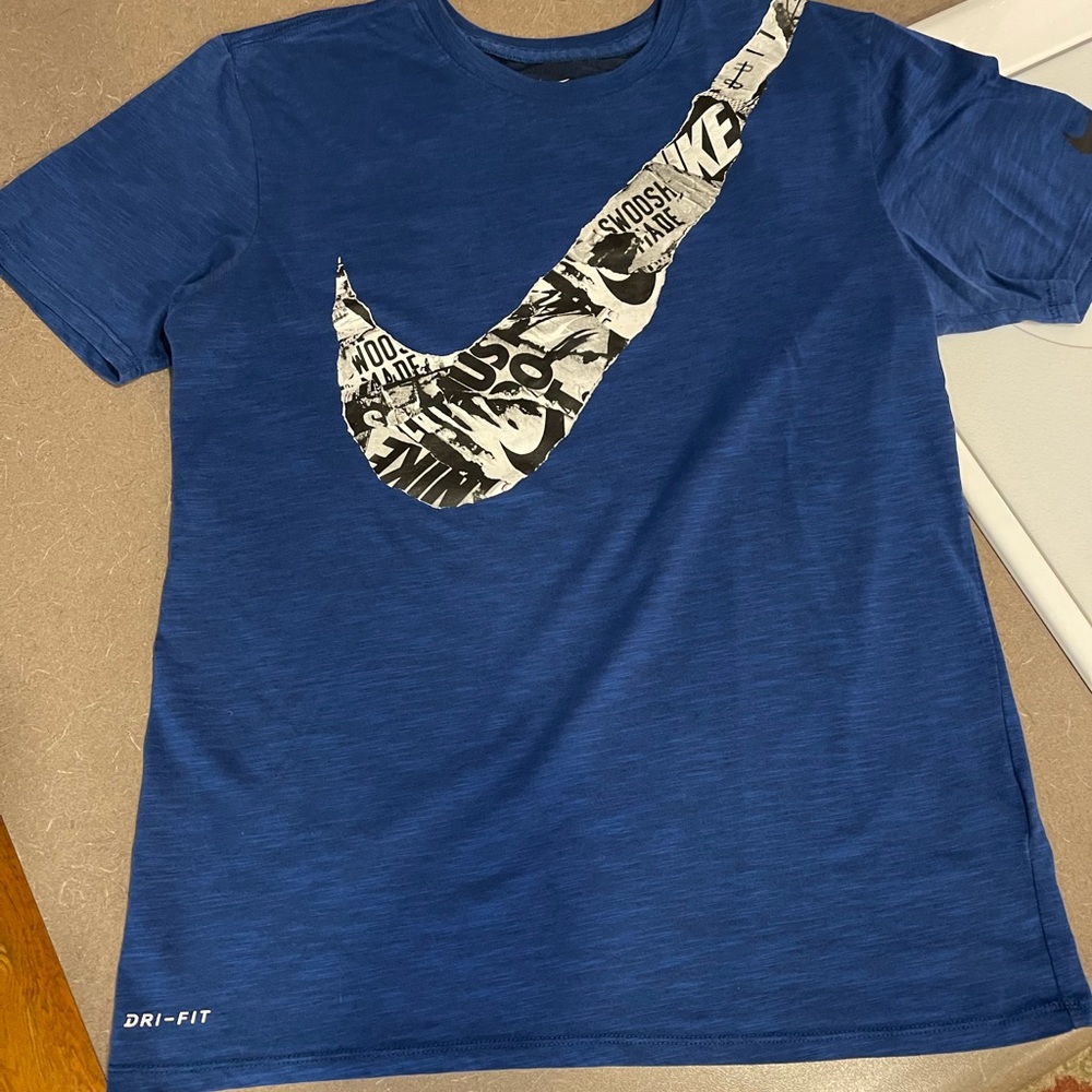 Nike Swoosh T-shirt—Like new!